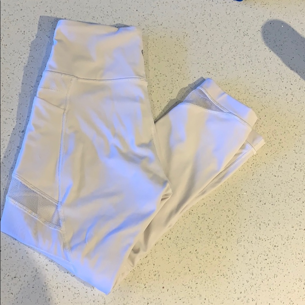 SOLD High waisted leggings with mesh and pocket…